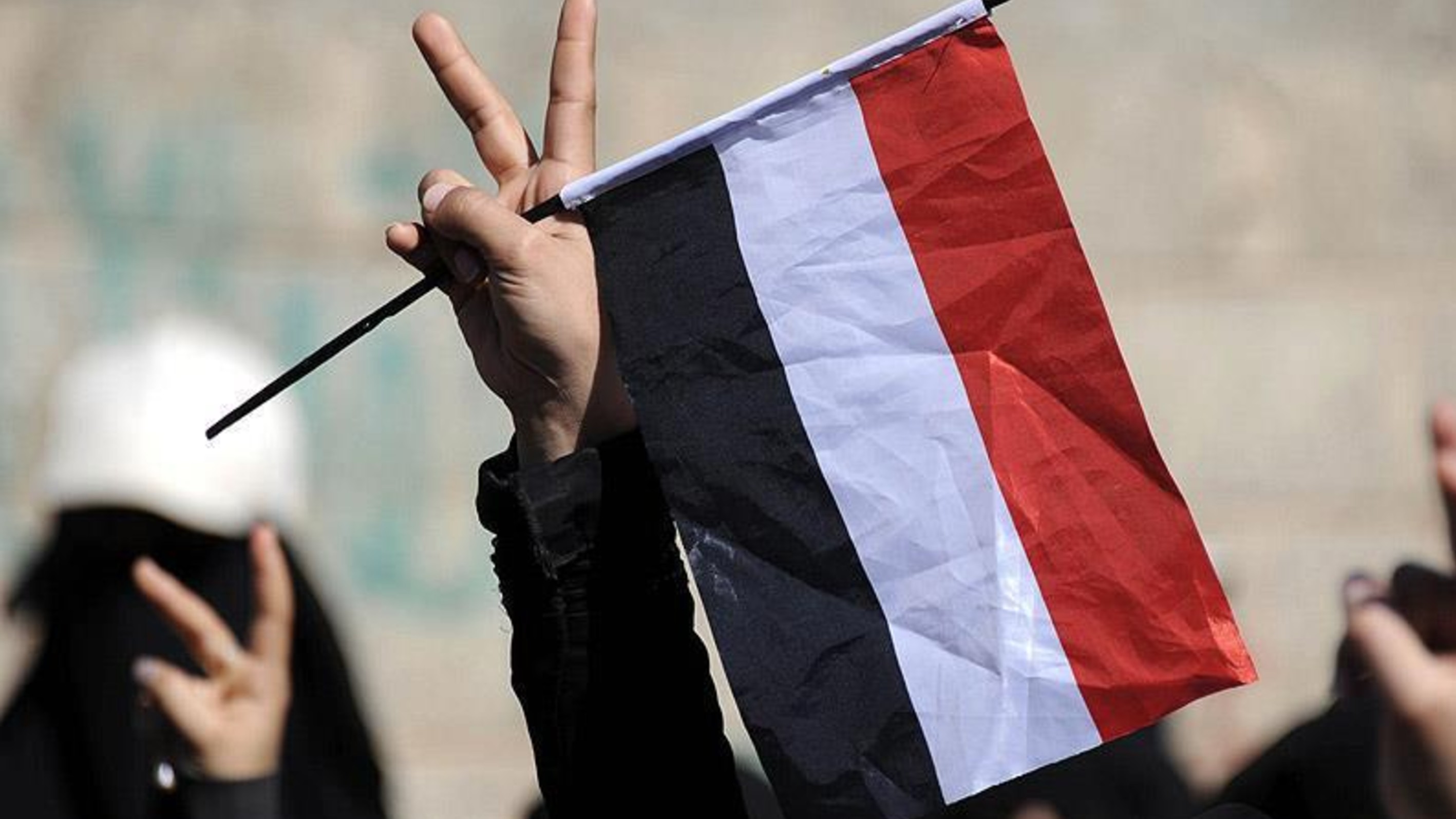 في مقال بصحيفة الواشنطن بوست الاميركية..توكل كرمان تدعو إلى تمكين الرئيس هادي من ممارسة سلطاته
